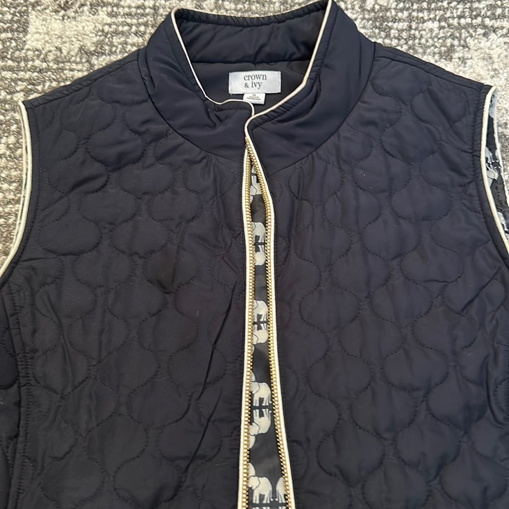 Crown & Ivy Vest~ size medium